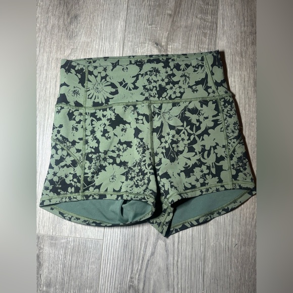 lululemon athletica Pants - LULULEMON in movement green and black shorts size 6